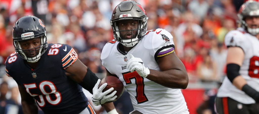 Leonard Fournette Re-Signs With Tampa Bay Buccaneers